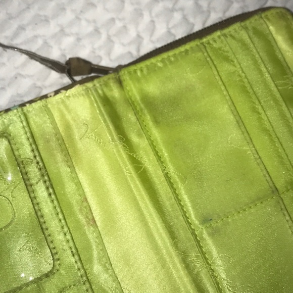 Vera Bradley Hand Wallet - Picture 4 of 6
